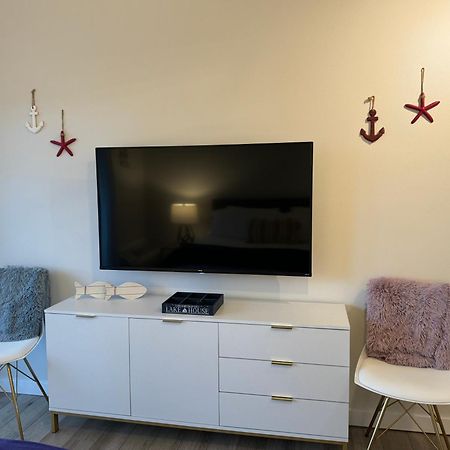 Newly Remodeled Mid-Century Modern Lake Condo Лейк-Женева Екстер'єр фото