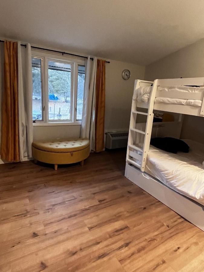 Newly Remodeled Mid-Century Modern Lake Condo Лейк-Женева Екстер'єр фото
